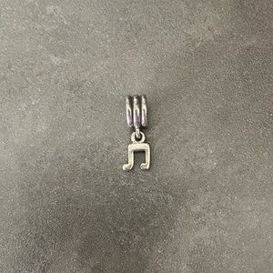Pandora *RETIRED* Music note charm